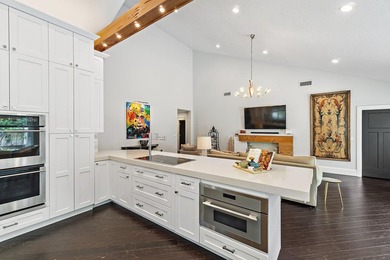 Completely renovated and move-in ready, this exceptional DiVosta - photo 19