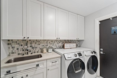 Completely renovated and move-in ready, this exceptional DiVosta - photo 48