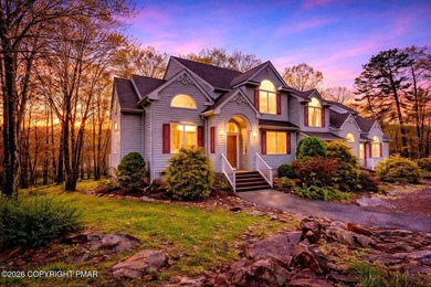 3 LEVELS Turnkey home......Beautiful End unit, 4 bedroom, 3 bath - photo 2