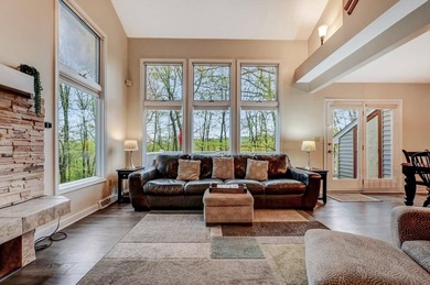 3 LEVELS Turnkey home......Beautiful End unit, 4 bedroom, 3 bath - photo 3