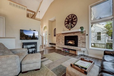3 LEVELS Turnkey home......Beautiful End unit, 4 bedroom, 3 bath - photo 4