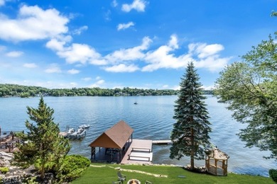 Panoramic lake views, unmatched privacy, and a premier - photo 2
