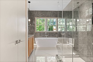 Tucked away on a quiet lane just moments from East Hampton - photo 15