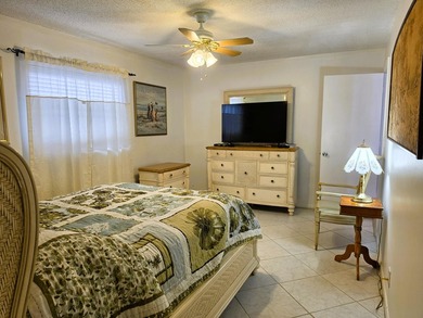 Welcome to Cypress Lakes, one of West Palm Beach's best-kept - photo 10
