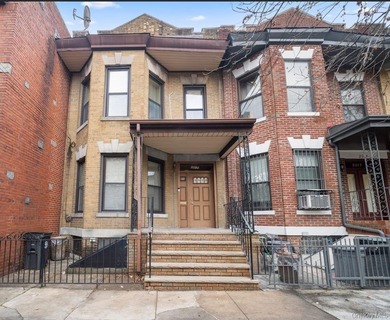 (private lake, pond, coastal) Home Sale Pending in Ridgewood New York