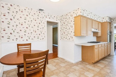 Super opportunity to own well maintained ranch style home in - photo 31