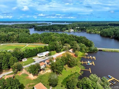 Experience the beauty of lakeside living in this exceptional - photo 5