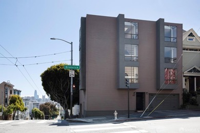 932 Broderick Street #2 is a beautifully renovated 2-bedroom - photo 2