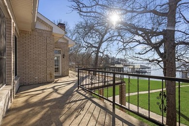Timeless Living on the Open Waters of Lake Palestine

Light - photo 33