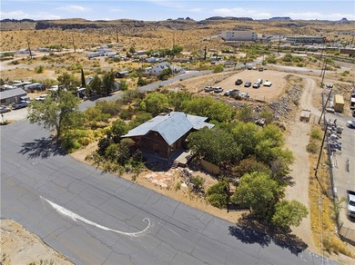 THIS HOME IS A LITTLE OASIS IN THE MIDDLE OF KINGMAN, IT IS - photo 3
