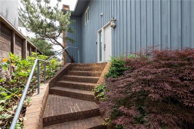 Classic circa 1968 oceanfront residence sited on a prime 50' x - photo 6