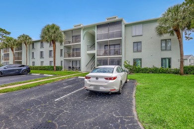 Beautifully upgraded corner unit with stunning lake views from - photo 1