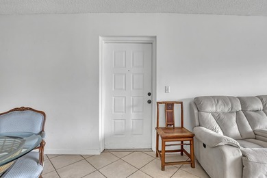 Beautifully upgraded corner unit with stunning lake views from - photo 6