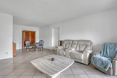 Beautifully upgraded corner unit with stunning lake views from - photo 9