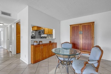 Beautifully upgraded corner unit with stunning lake views from - photo 10