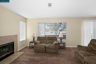 Here is a magnificent Traditional 4 Bedroom and 2 1/2 Bath that - photo 4