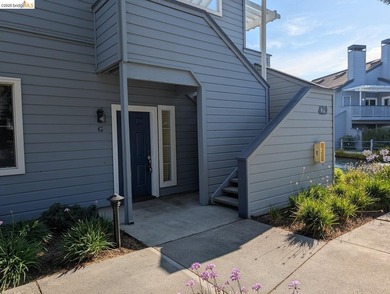 Awesome waterfront 1st floor newly Renovated Condo with a sunny - photo 3
