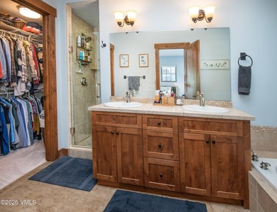 Experience the gold standard of living in Aidan's Meadow with - photo 25