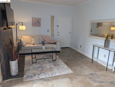 Awesome waterfront 1st floor newly Renovated Condo with a sunny - photo 7