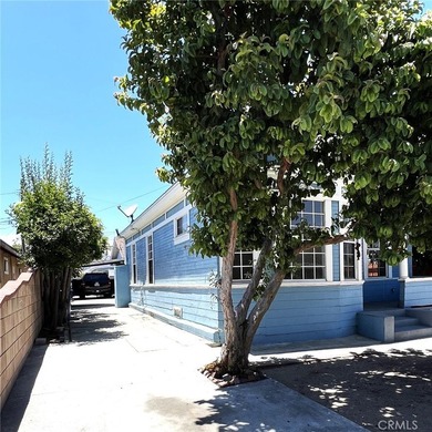 Absolutely great value for 2 houses on one lot. Front home is a - photo 2