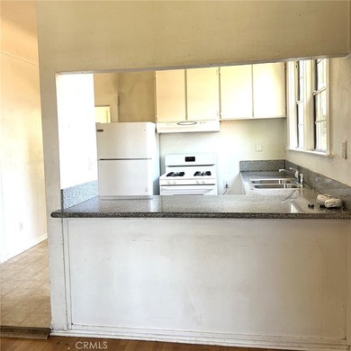 Absolutely great value for 2 houses on one lot. Front home is a - photo 4