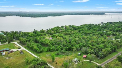 Off-Water Hickory Hills Home on Acreage - photo 1