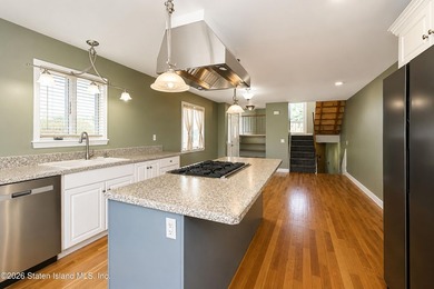 Welcome to 308 Travis Avenue, Staten Island, NY a beautifully - photo 11