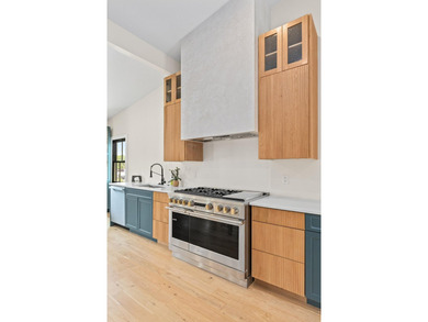 Charming 1920's beach cottage nestled on sought-after Sullivan's - photo 12