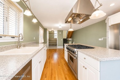 Welcome to 308 Travis Avenue, Staten Island, NY a beautifully - photo 14