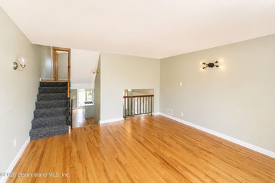 Welcome to 308 Travis Avenue, Staten Island, NY a beautifully - photo 15