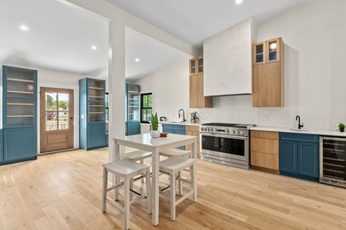 Charming 1920's beach cottage nestled on sought-after Sullivan's - photo 16