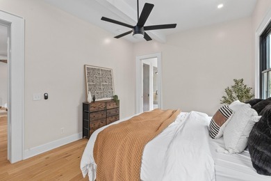Charming 1920's beach cottage nestled on sought-after Sullivan's - photo 18