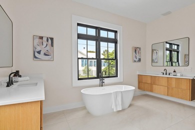 Charming 1920's beach cottage nestled on sought-after Sullivan's - photo 21