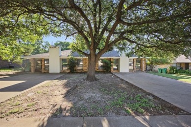 Lake Townhome/Townhouse Sale Pending in Cedar Hill, Texas