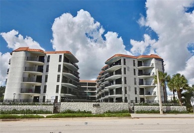 Tastefully updated with a distinctive, classy touch! This unit - photo 1