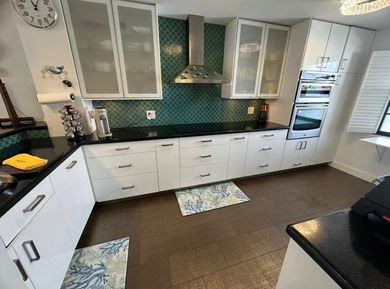 Tastefully updated with a distinctive, classy touch! This unit - photo 7