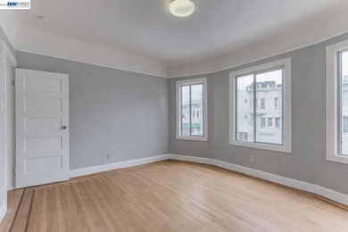 GREAT INVESTMENT! Live upstairs. Rent downstairs. Let San - photo 6