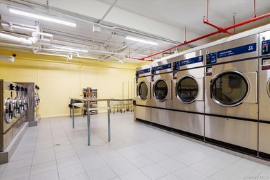 Spacious Studio in Prime Forest Hills - Low Maintenance, Pet - photo 11