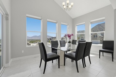 Welcome to this stunning Salem home offering nearly 5,200 sq. ft - photo 12