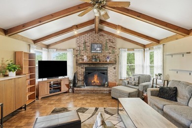 Welcome to the highly sought-after Lakes of the Four Seasons - photo 3