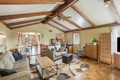 Welcome to the highly sought-after Lakes of the Four Seasons - photo 5