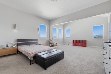 Welcome to this stunning Salem home offering nearly 5,200 sq. ft - photo 20