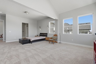 Welcome to this stunning Salem home offering nearly 5,200 sq. ft - photo 21