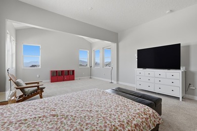 Welcome to this stunning Salem home offering nearly 5,200 sq. ft - photo 23