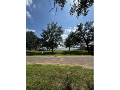 Main Lake Home On Two Waterfront Lots - photo 9