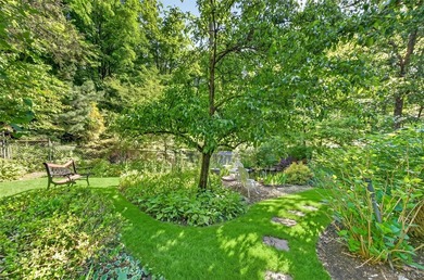 This charming 2-bedroom, 2 full bathroom ranch style house in - photo 29
