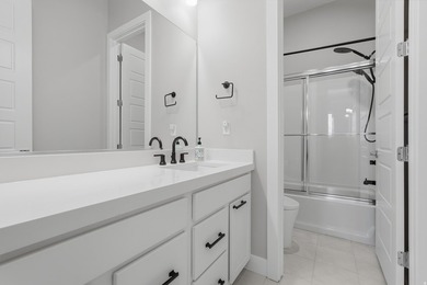 Welcome to this stunning Salem home offering nearly 5,200 sq. ft - photo 30