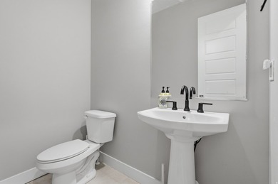 Welcome to this stunning Salem home offering nearly 5,200 sq. ft - photo 33