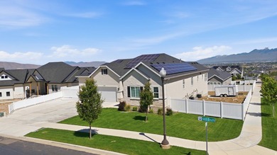 Welcome to this stunning Salem home offering nearly 5,200 sq. ft - photo 41