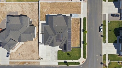 Welcome to this stunning Salem home offering nearly 5,200 sq. ft - photo 42